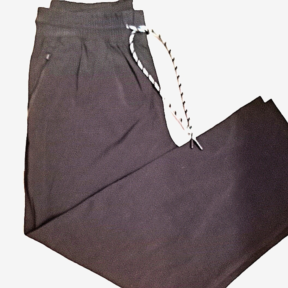 Athleta trekkie straight leg Capri Athlesiure pants size small